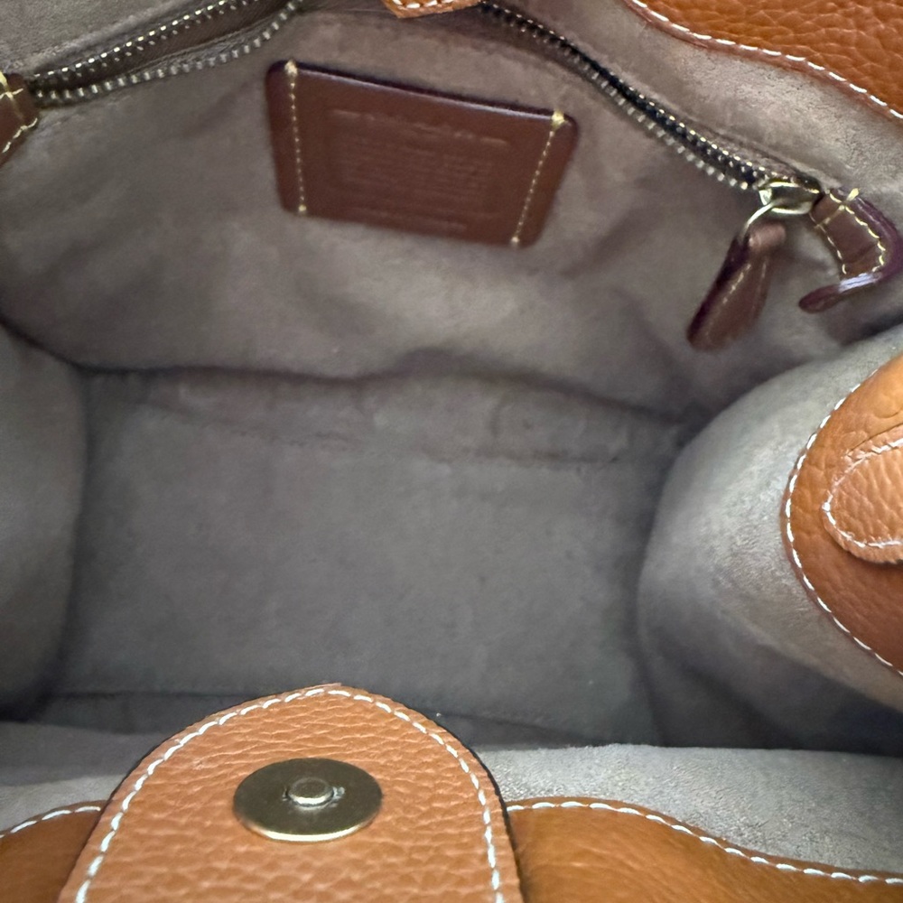 Coach Field Tote 22 With Horse and Carriage - Picture 7 of 8